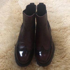 Boemos wing-tipped Chelsea booties